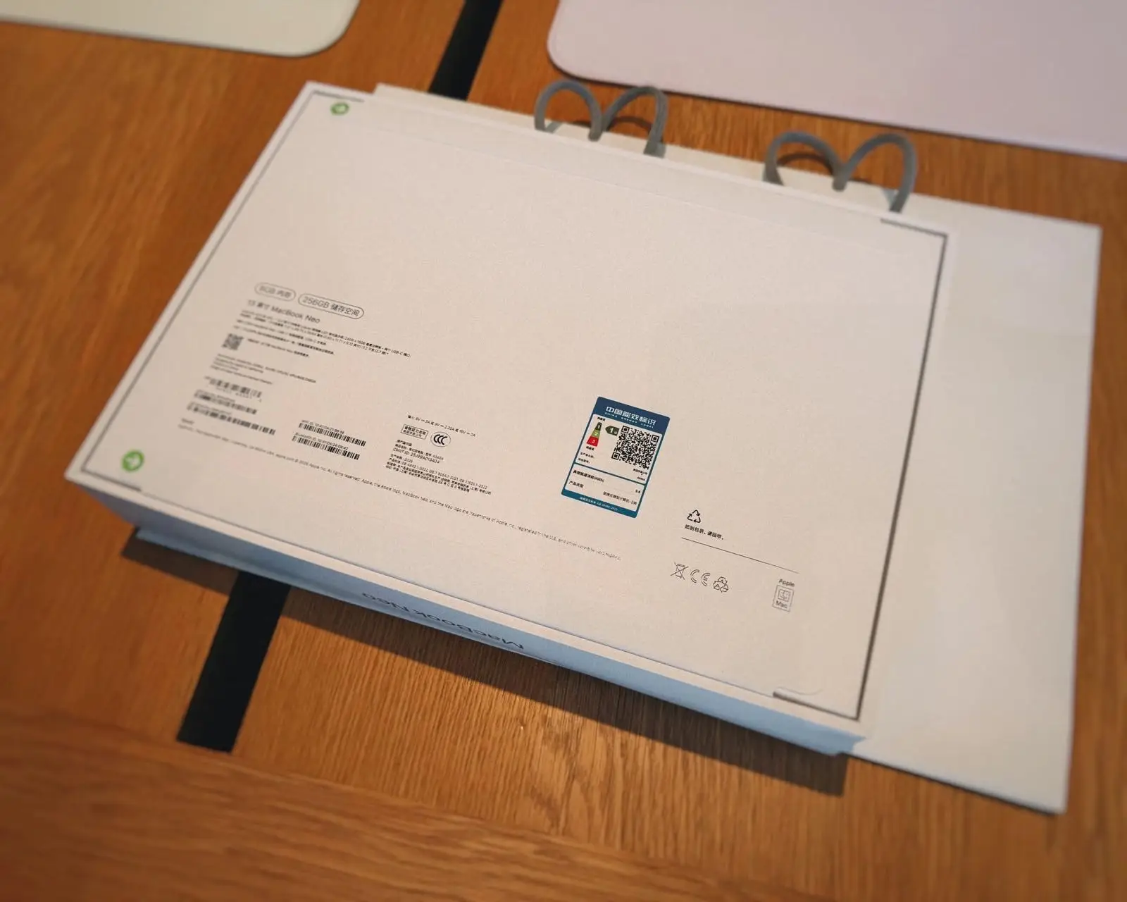 MacBook Neo 的购物记录与包装